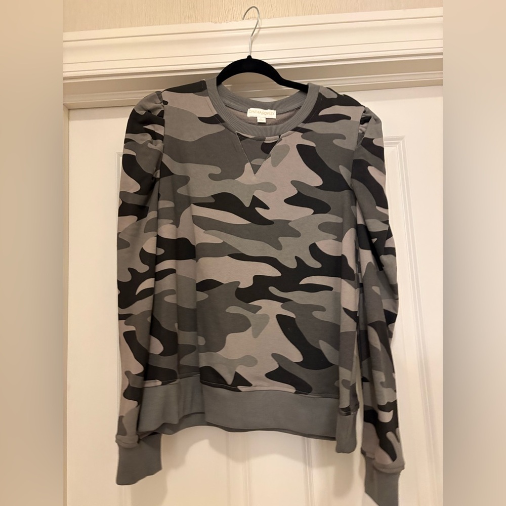 Cynthia Rowley Gray/Green Camo Crewneck Sweatshirt